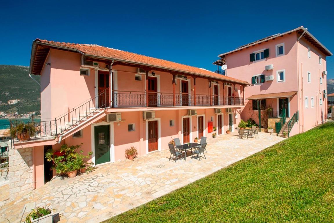 Liotrivi Studios Vassiliki Esterno foto